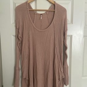 Waffle knot thermal with hem distressing